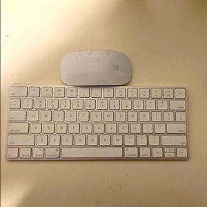 Looking to sell apple keyboard and mice used a few times